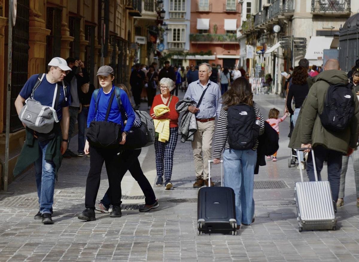 Turistas por el Centro de la capital malagueña. | F. EXTREMERA