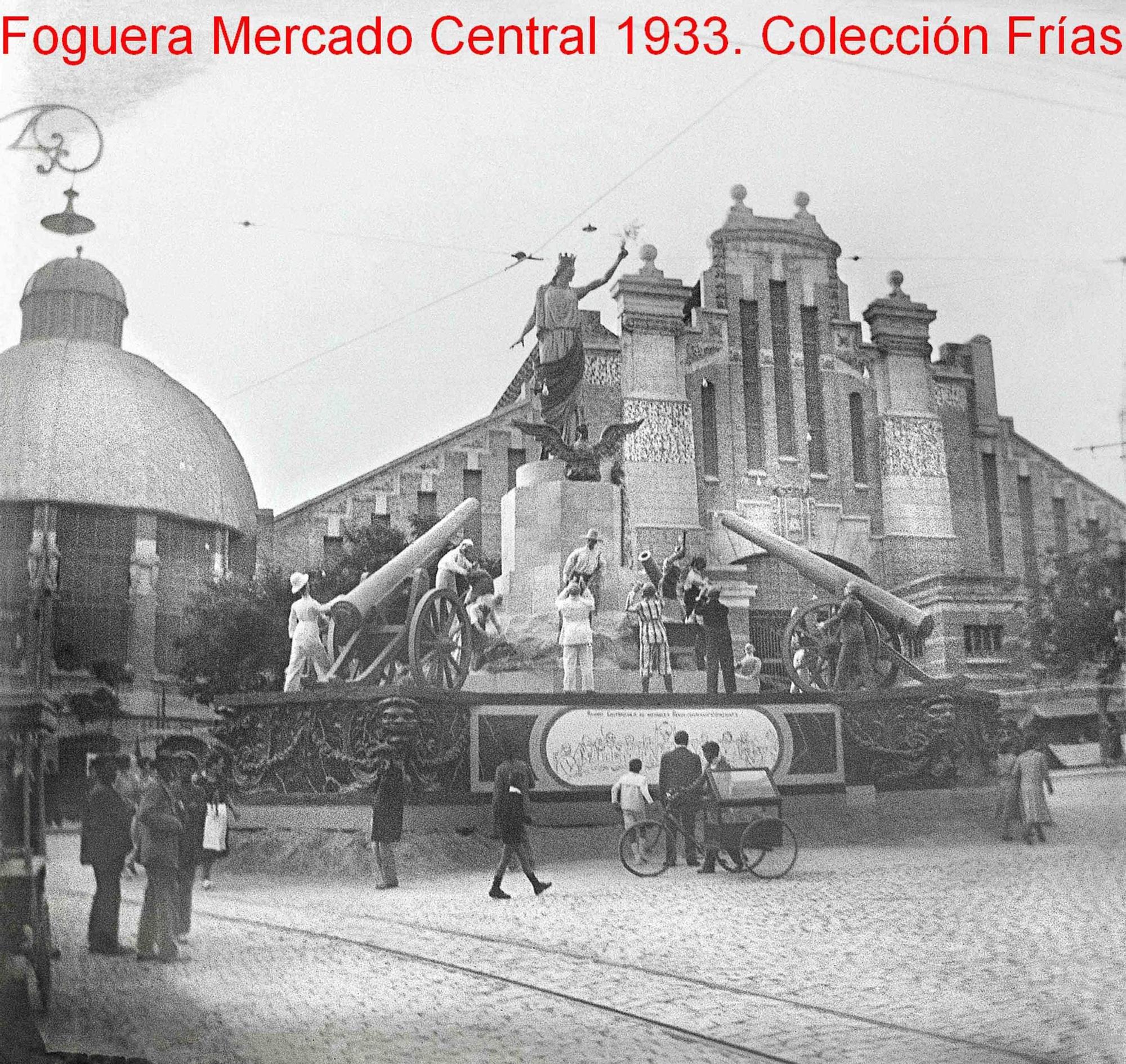 ARTÍCULO SANTIAGO LINARES ALBERT. 001 Foguera Mercado Central 1932. Colección Frías. AMA.jpg