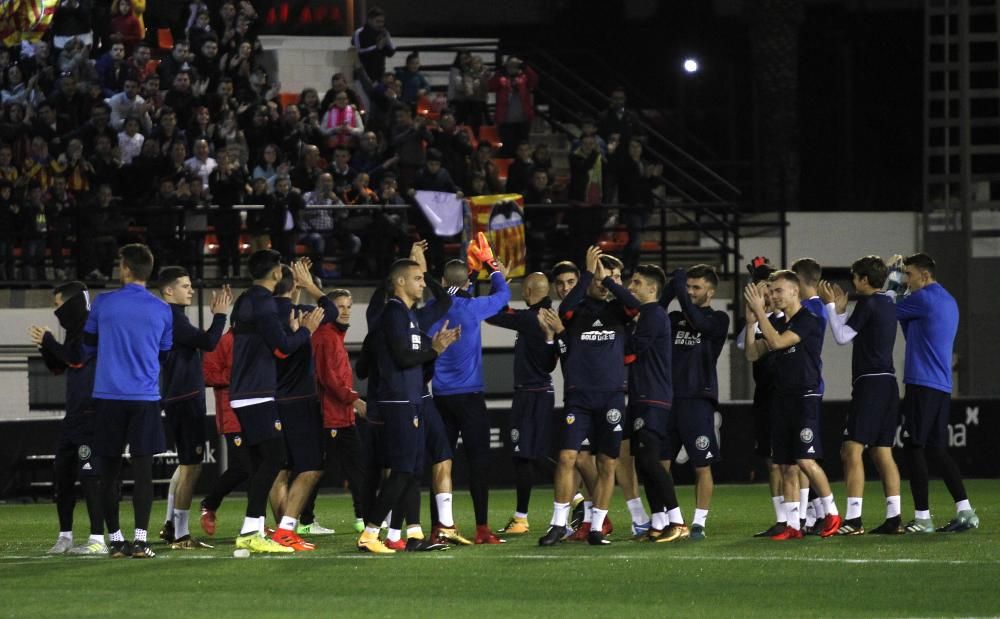 La afición del Valencia invade el Puchades