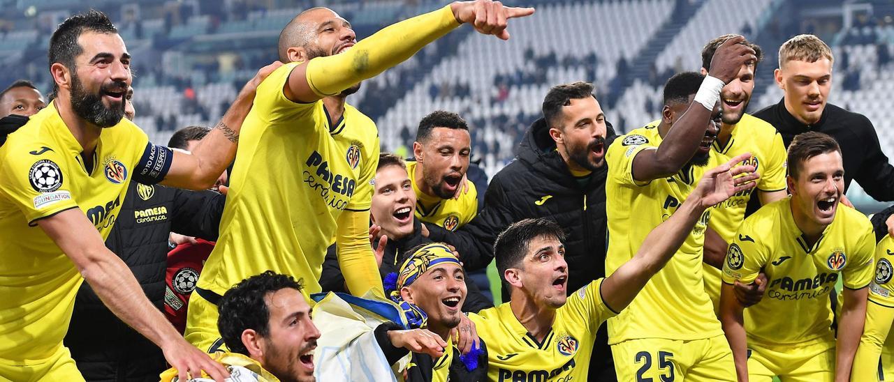 Los jugadores del Villarreal CF, felices tras eliminar a la Juventus en Turín.