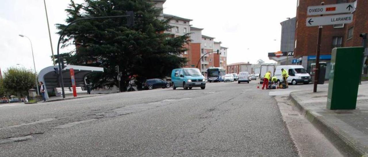 Baches en la calle Santa Apolonia a su paso por El Pozón.