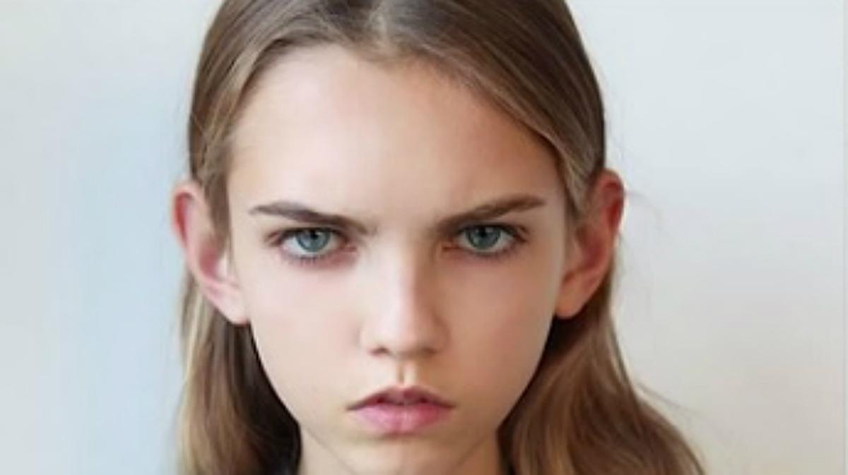 Molly Bair, la jove supermodel de rara bellesa que es rifen les grans firmes.