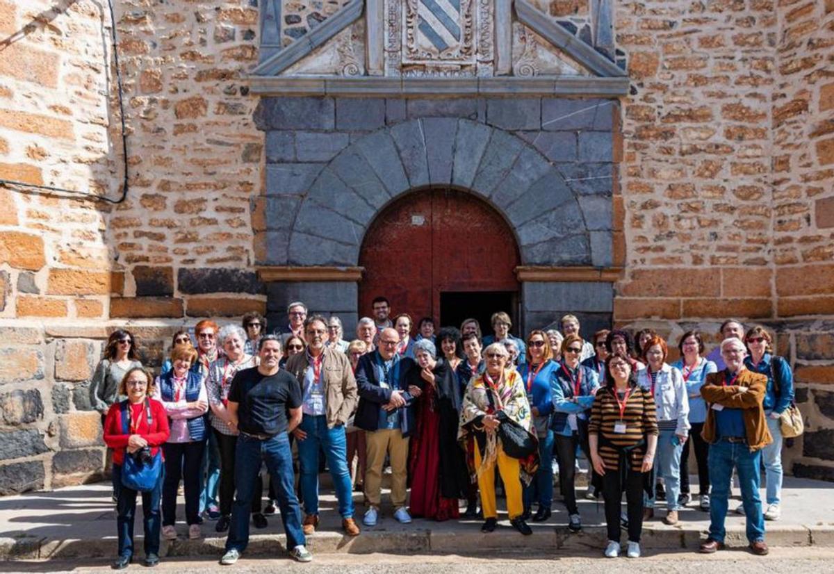 Participantes en la salida que recorrió la localidad de Berbedel. |