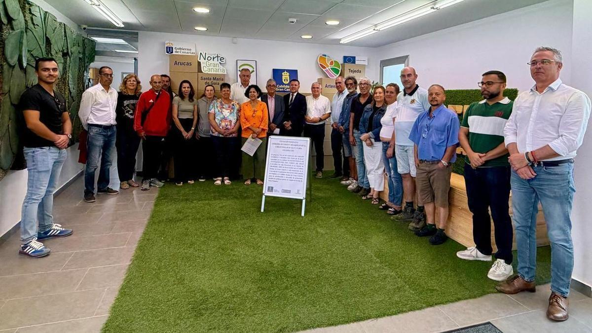 Foto de familia de la presentación del plan de adecentamiento del Norte.
