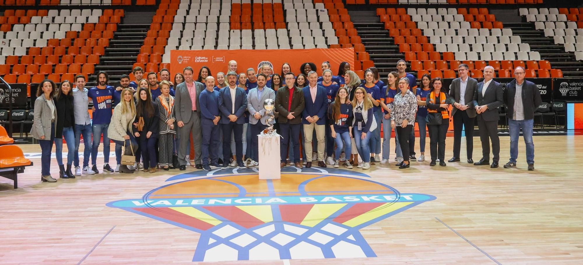 La fiesta llegó a la Fonteta: Así celebraron la Copa de la Reina