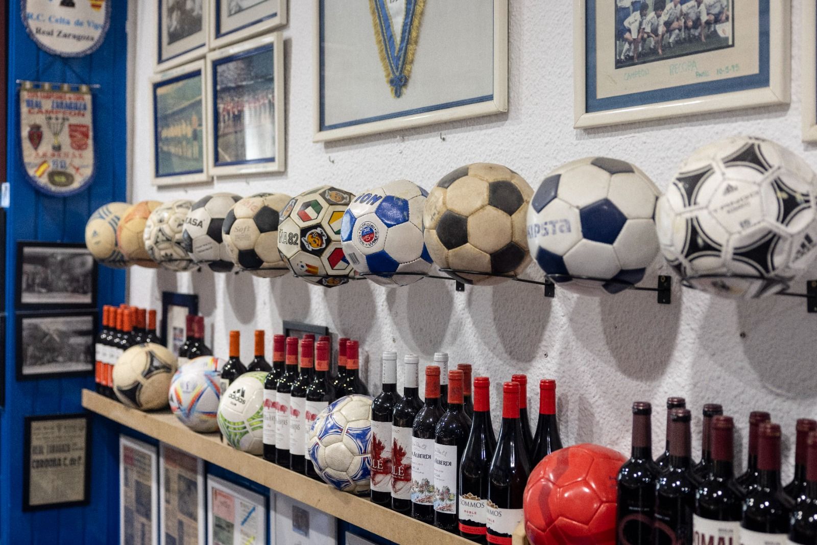 En imágenes | Bar La Romareda: un museo del Real Zaragoza, el vermú casero y la tapa de toda la vida