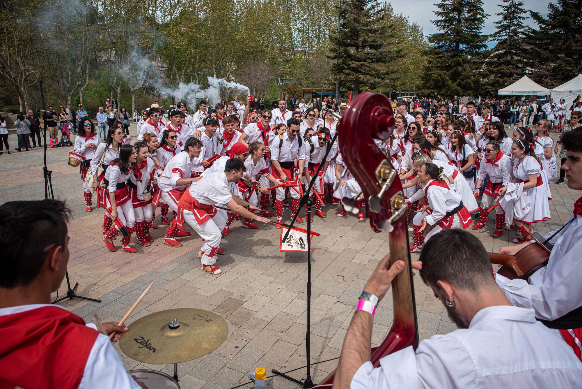 Els caramellaires omplen Súria de música, dansa i festa