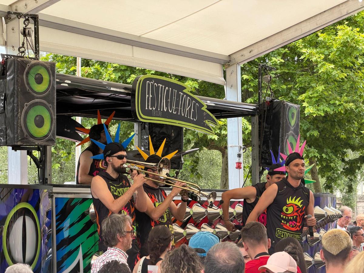 Luis Zahera y Festicultores cierran por todo lo alto las fiestas de Fontiñas