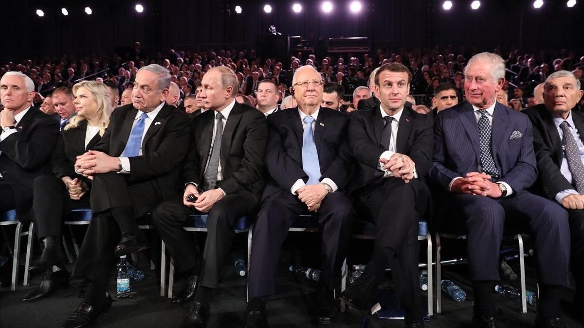 Pence, Netanyahu, Putin, Rivlin, Macron y el príncipe Carlos, en el acto en Jerusalén.