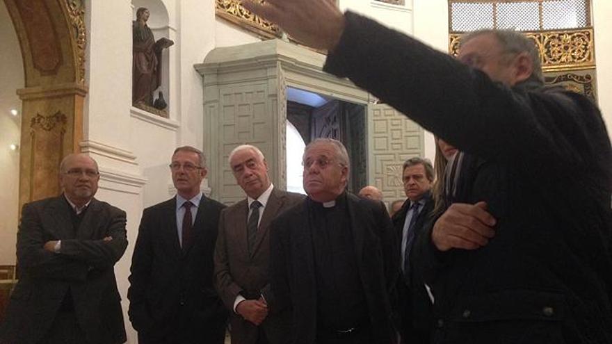 Luciano Alonso ha visitado la iglesia esta mañana.