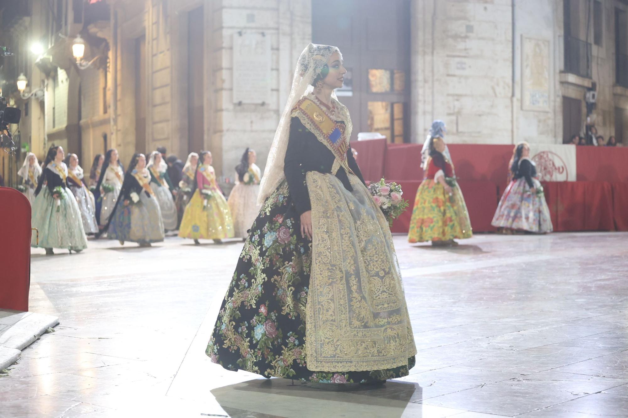 Las falleras mayores de las comisiones en la Ofrenda del 18 de Marzo (y II)