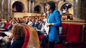 Barcelona, 30 de septiembre de 2025. Silvia Orriols, presidenta del grupo mixto Aliança Catalana, en su escaño durante la sesión de control en el Parlament de Catalunya. Foto de Zowy Voeten.