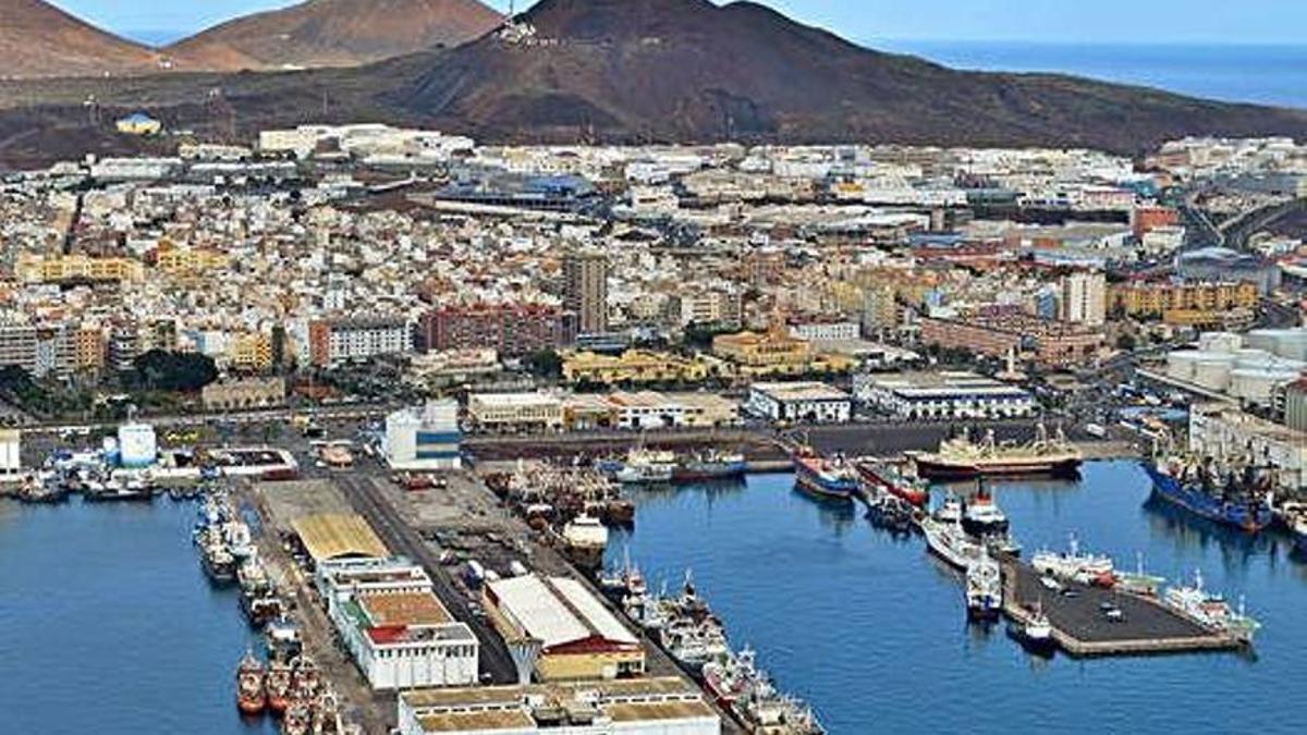 Imagen de archivo del Puerto con La Isleta al fondo.