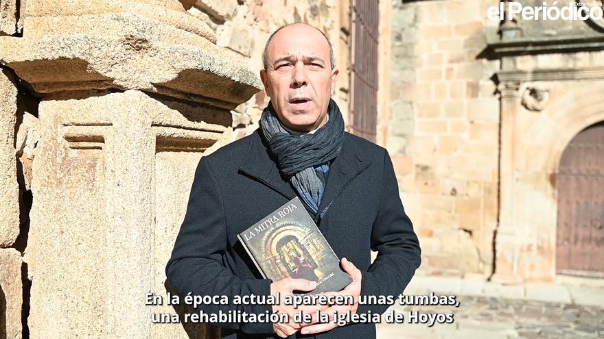 Vídeo | José Manuel Robledo detalla los pormenores de su libro 'La mitra roja' sobre el obispo de Coria