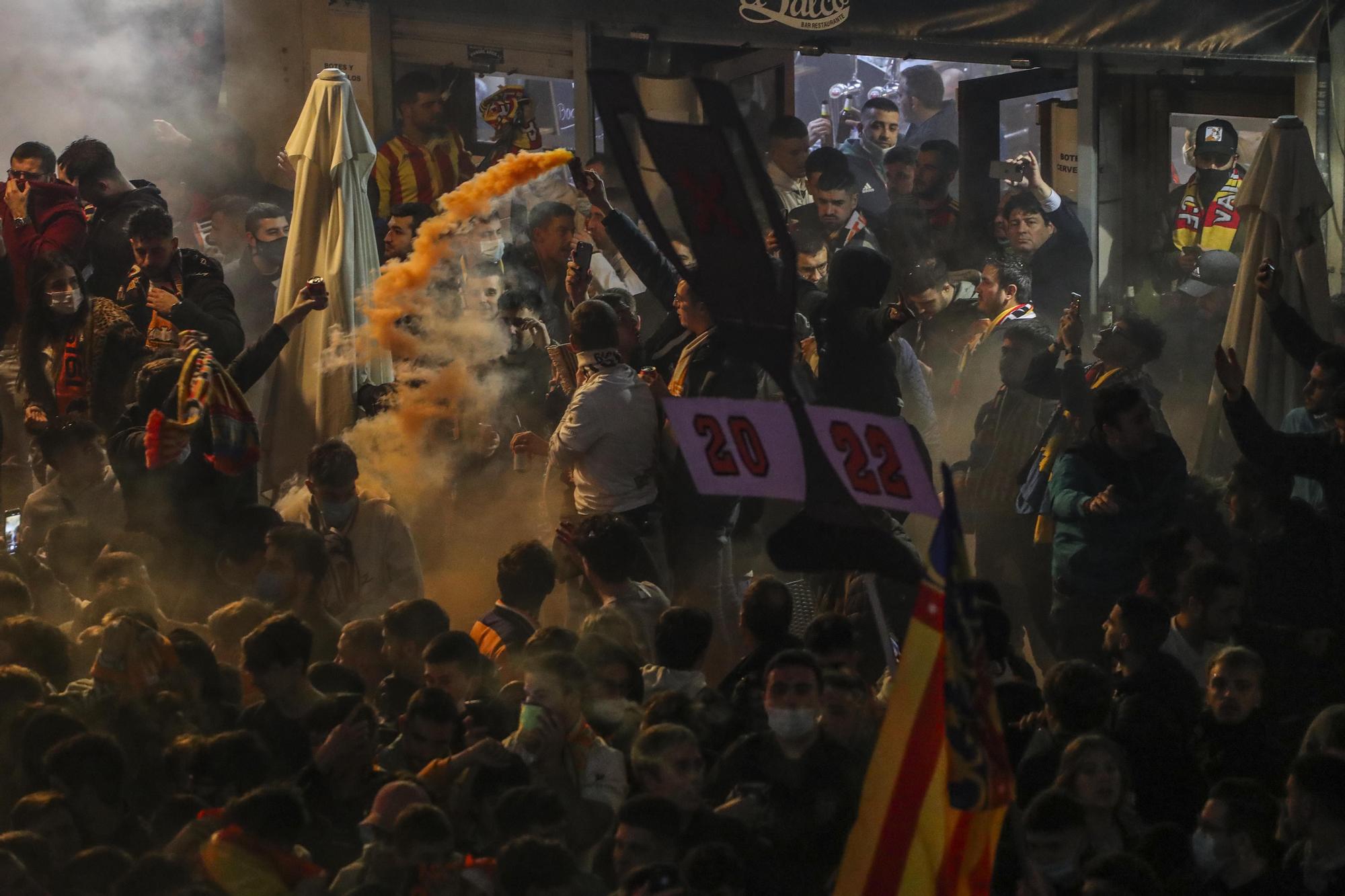 ¡Mestalla marcó el 1-0! Así fue el brutal recibimiento al Valencia CF en la Avenida Suecia