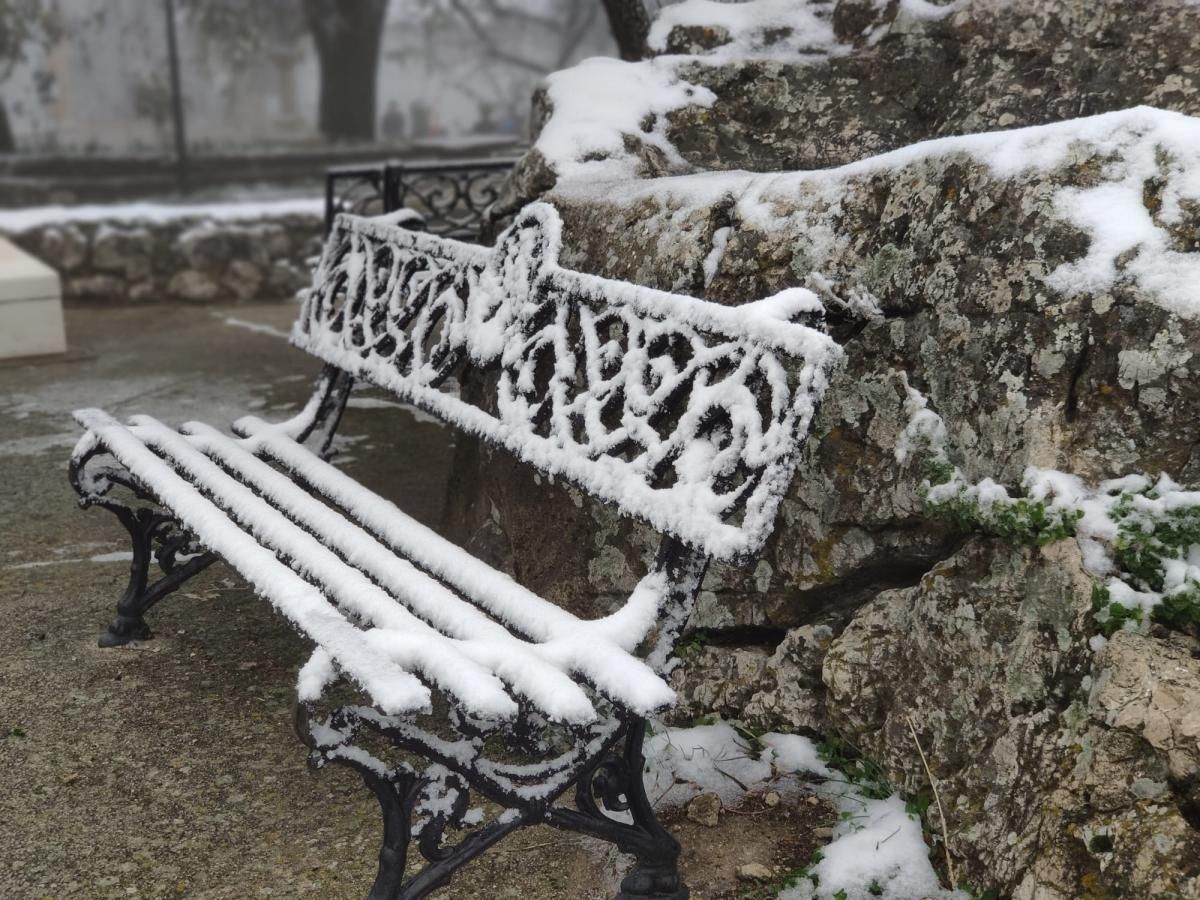 Primeras nieves en la provincia | Un manto blanco cubre la Sierra de Cabra