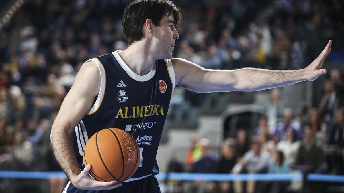 Pablo Longarela, durante un partido con el Alimerka Oviedo Baloncesto.