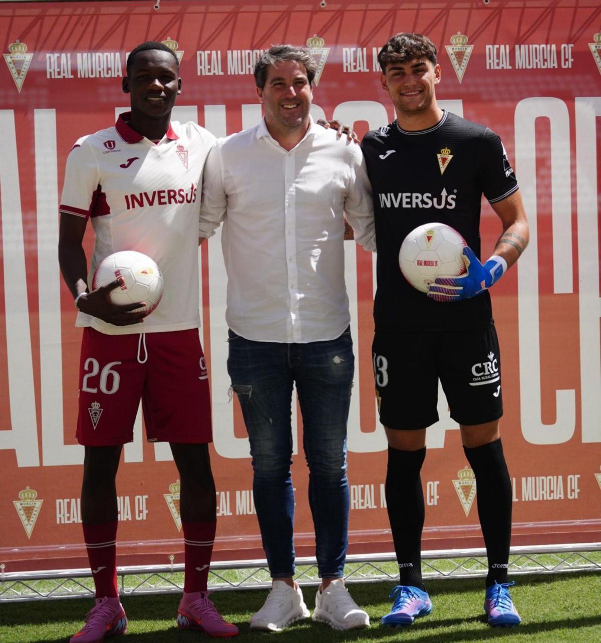 Asier Goiria, ayer en la presentación de Diego Piñeiro y Sekou. | PRENSA REAL MURCIA