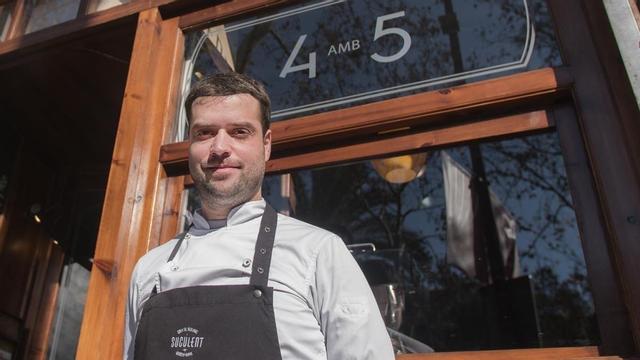 El cocinero Toni Romero en el restaurante Suculent.