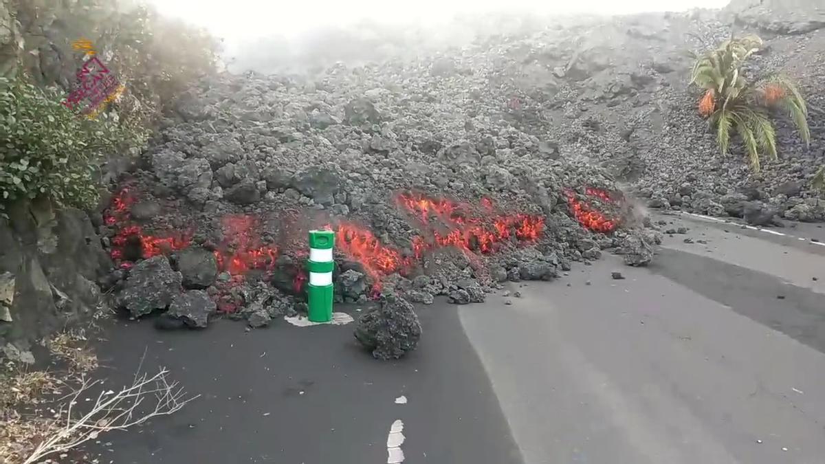 Las coladas del volcán de La Palma irrumpen en las vías de La Laguna.