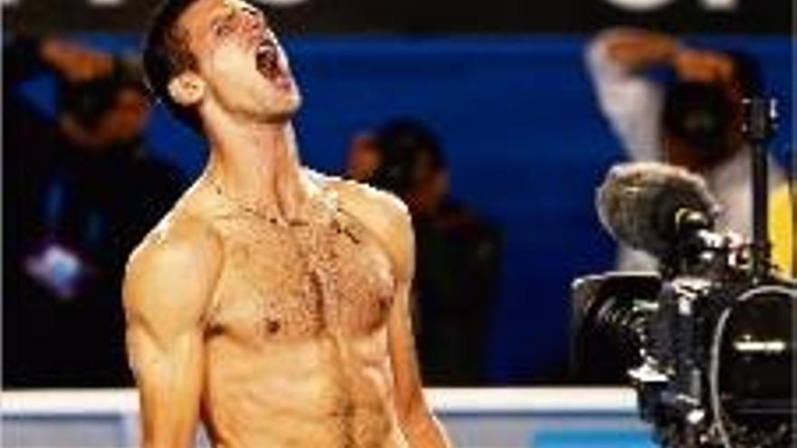 Djokovic pateix durant cinc hores per eliminar Wawrinka