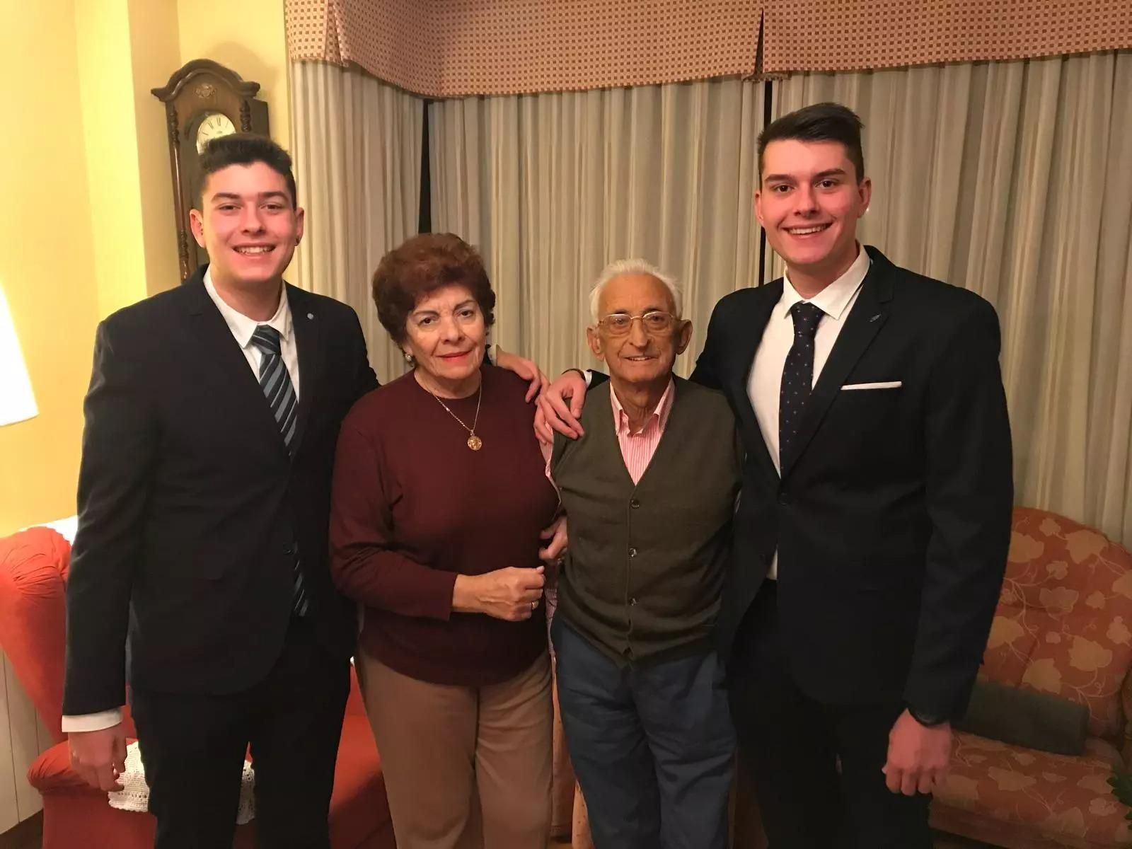 Fotogalería | La familia Valencia alarga la vida al bar Español de Plasencia