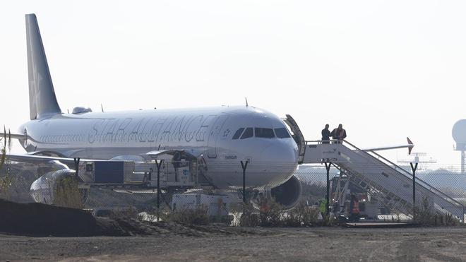 El avión de Turkish Airlines estacionado en el aeropuerto de Barcelona-El Prat