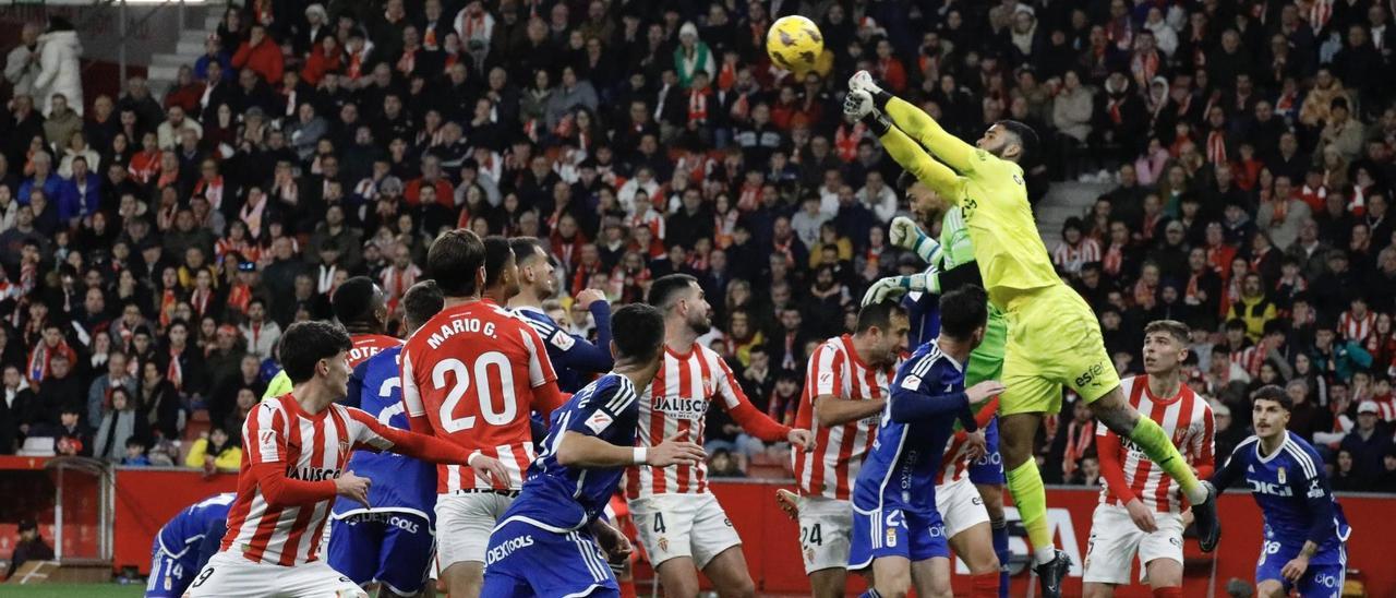 Real Sporting - Real Oviedo: el derbi en imágenes