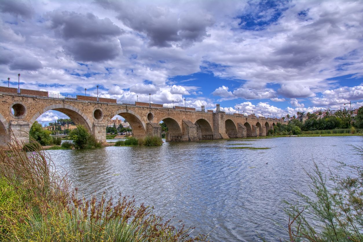 El Puente de Palmas sobre el río Guadiana en Badajoz
