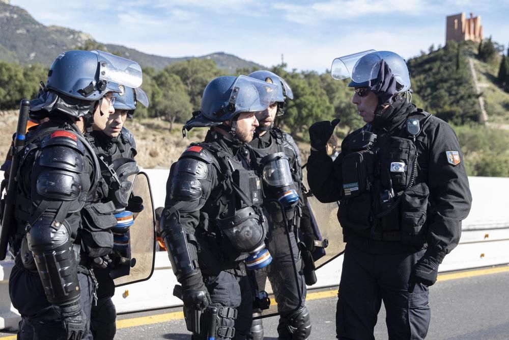 Una acció del Tsunami Democràtic talla l'AP-7 a la Jonquera