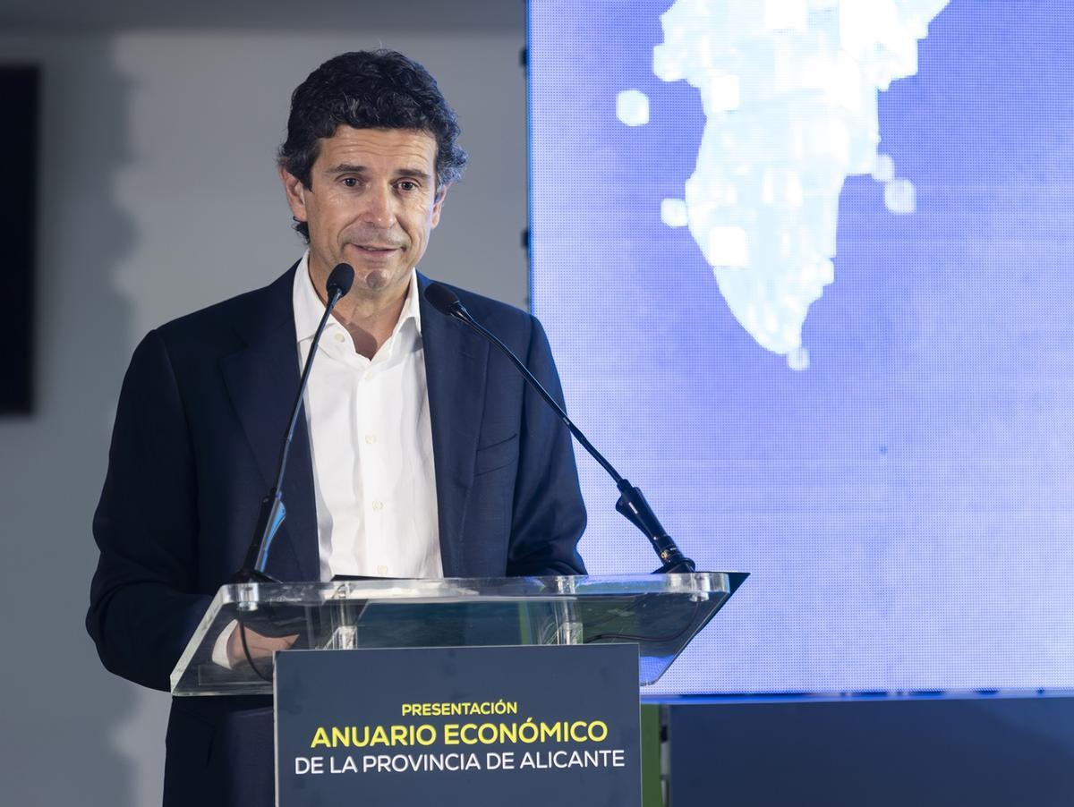 Alfredo Millá, durante la presentación del Anuario Económico de la provincia.