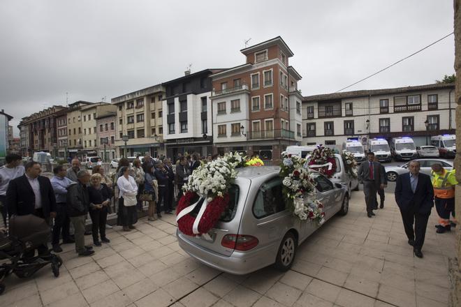 Funeral de Gento Paniceres, fundador de la empresa de transporte sanitario Transinsa, en Nava