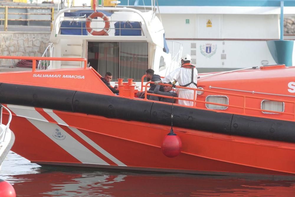 Llegan 6 personas rescatadas en una patera a Cartagena