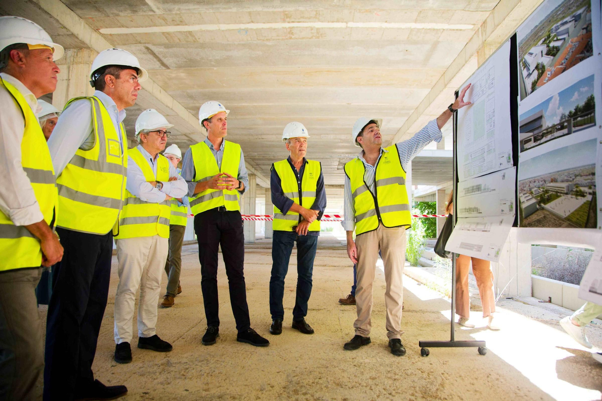 Visita de Mazón al futuro IES Jaume I de Burriana