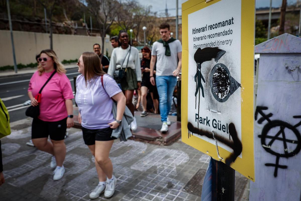 Falsas indicaciones desvían a los turistas desde el Park Güell hasta el Tibidabo