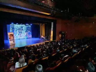 José Luis Capitán, "Capi", explica su día a día con ELA en una charla ante 300 escolares de La Fresneda