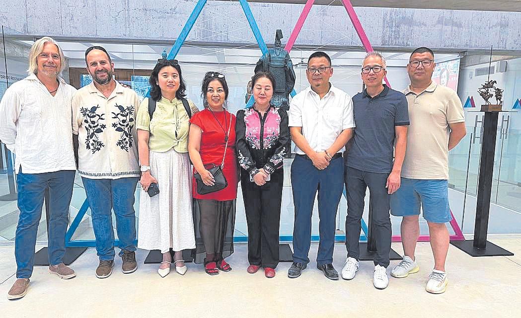 José M. Fayos, Carlos Terroba, Xialin Liu,  Wangiialin, Chang Gingli,  Kin Jeffrey,  Yin Kang Zhan Ma y Xiang Ye.