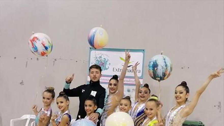 El Gimnástico Almendralejo consigue un excelente balance de 11 medallas