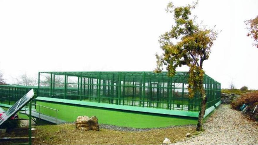 Instalaciones del centro de cría en cautividad del urogallo construido en Los Llanos del Menauriu, en el concejo de Sobrescobio.