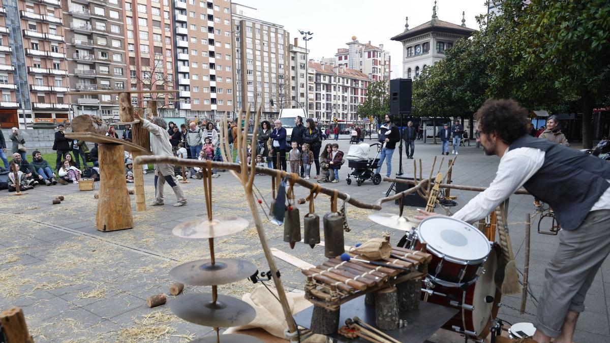 VÍDEO: Actuaciones de Feten en ubicaciones inéditas en Gijón