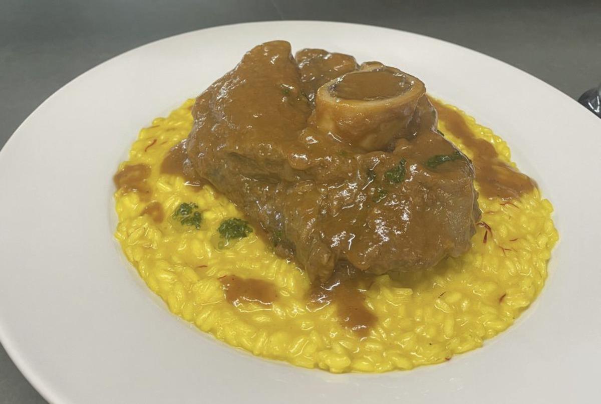 El ‘ossobuco’ es uno de los platos de carne más representativos de la cocina italiana. | MACAO CAFÉ