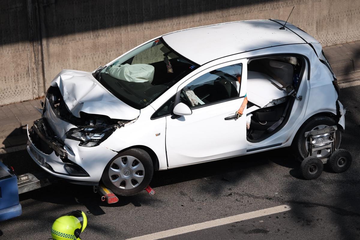 Caos de tráfico por un accidente en la Ronda de Dalt