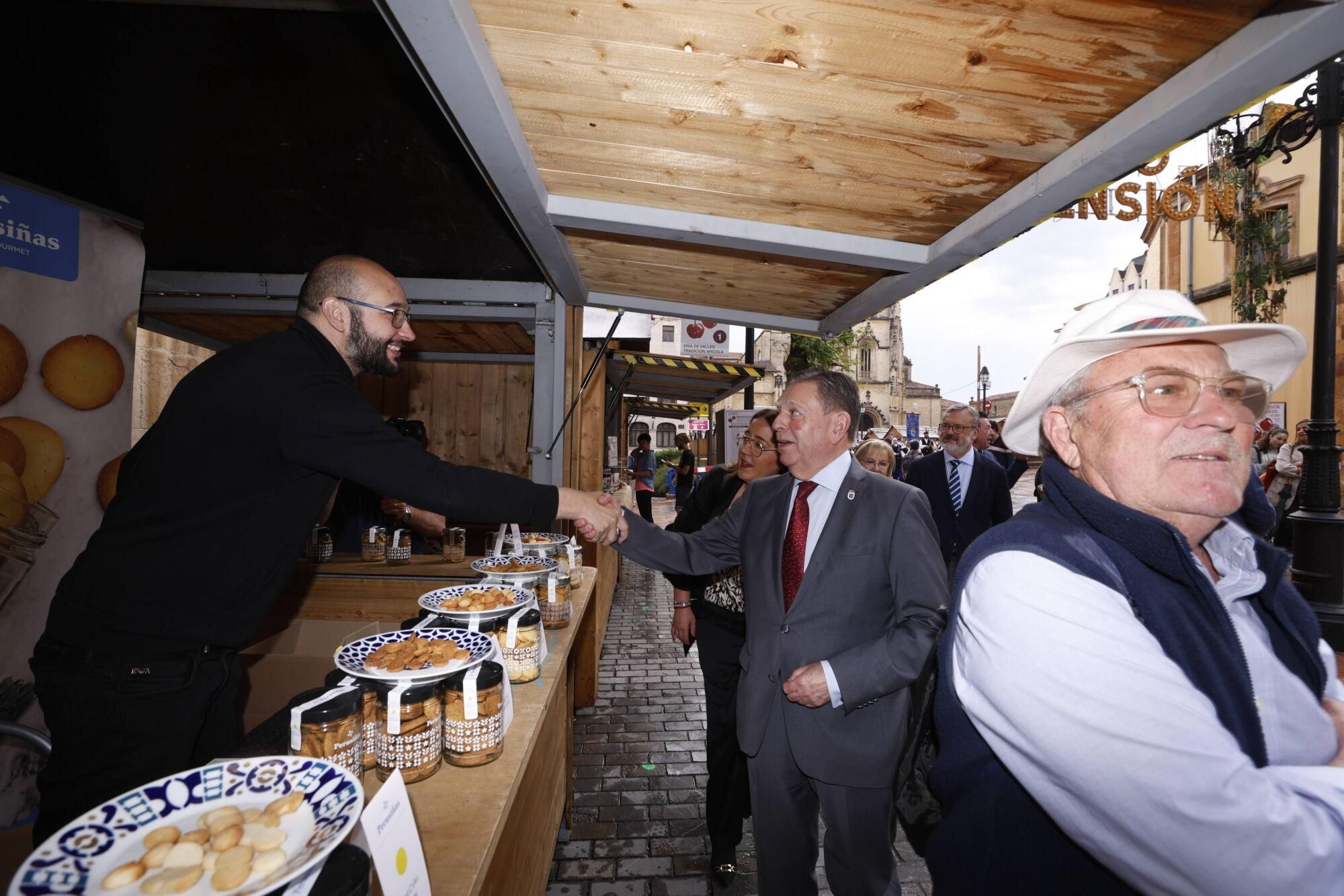 Apertura del mercadillo de la Ascensión y visita del alcalde