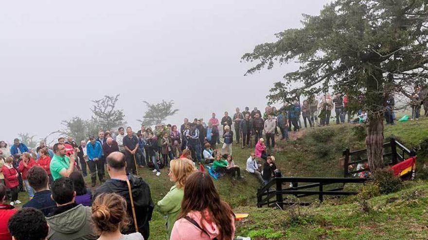 Participantes en el homenaje del Pozu Funeres.