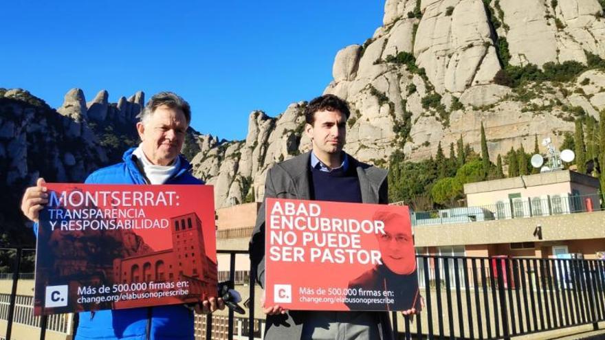 Concentració dels denunciants avui a Monteserrat.