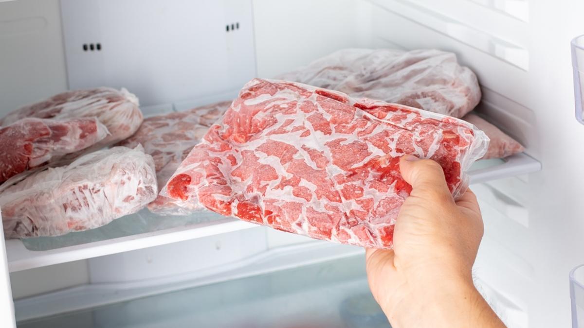 La carne congelada es recomendable consumirla antes de tres meses.