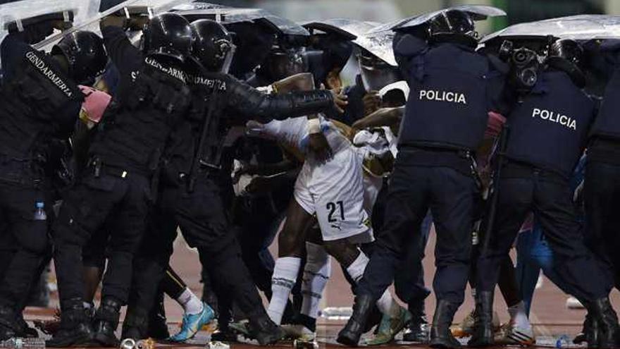 Ghana pasa a la final en partido detenido durante 40 minutos