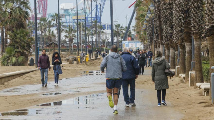 La caída del termómetro trae tormentas de barro a València