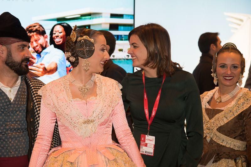 11 falleras mayores desfilan en Fitur para presentar las Fallas