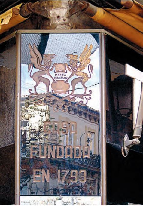 Los rótulos artesanales se resisten al olvido